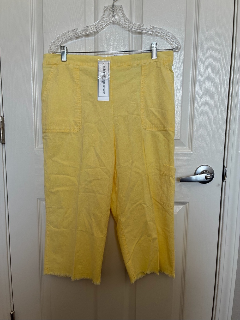 Alfred Dunner Girls' Yellow Cropped Pull-On Shorts
